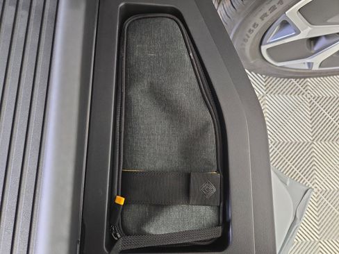 Used 2024 Rivian R1T Adventure image 32