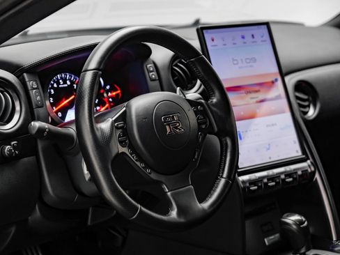 Used 2013 Nissan GT-R Premium image 43