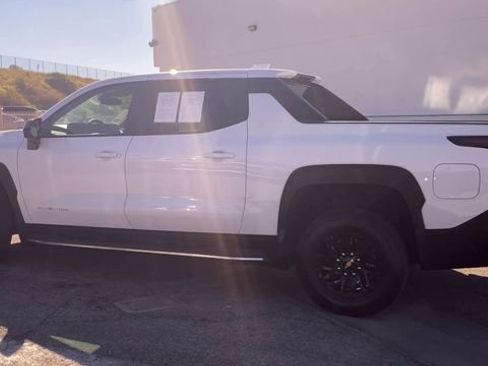 Certified 2026 Chevrolet Silverado EV LT image 6