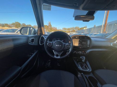 Used 2025 Kia Soul LX w/ LX Technology Package image 32