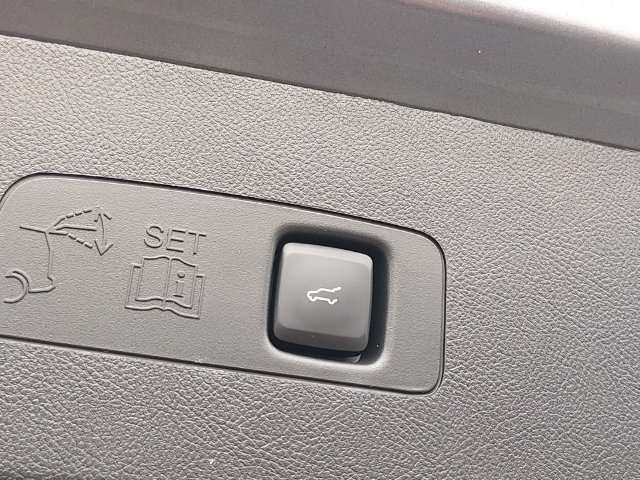Used 2022 Lincoln Corsair FWD w/ Premium Package image 17
