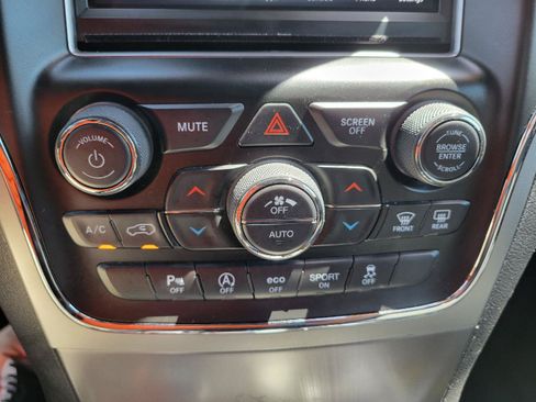 Used 2018 Jeep Grand Cherokee Laredo AWD/4WD image 18