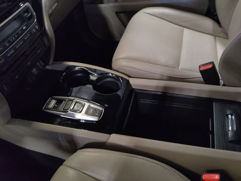 Used 2018 Honda Pilot Touring image 26