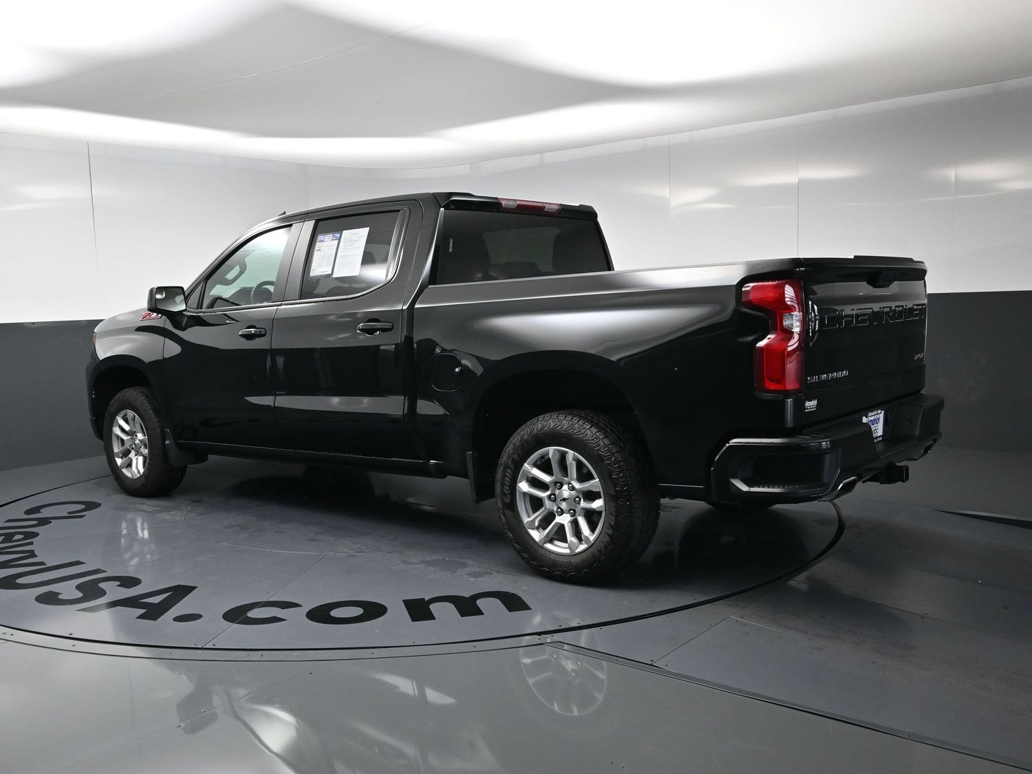 Used 2024 Chevrolet Silverado 1500 RST w/ Z71 Off-Road Package AWD/4WD image 7