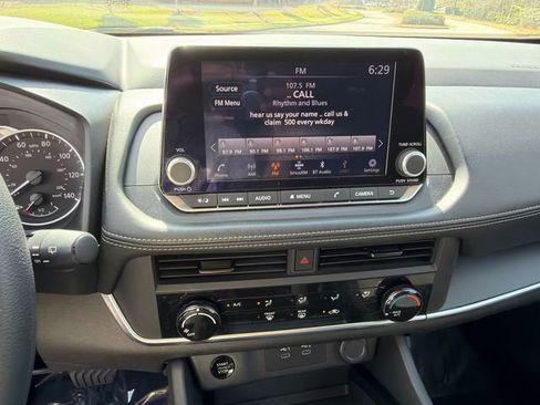 Used 2024 Nissan Rogue S image 27