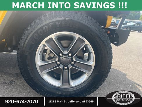 Used 2019 Jeep Wrangler Unlimited Sahara image 6