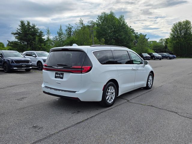 Used 2022 Chrysler Pacifica Touring-L FWD image 8
