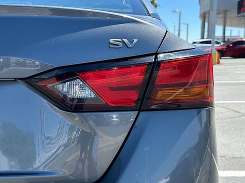 Used 2024 Nissan Altima 2.5 SV FWD image 12