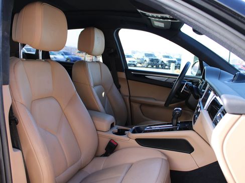 Used 2022 Porsche Macan S image 25