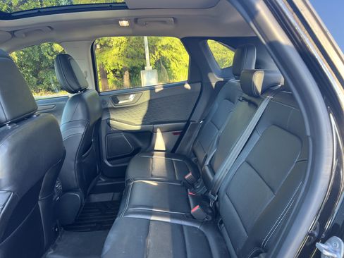 Used 2020 Ford Escape Titanium w/ Titanium Premium Package 2.0 AWD/4WD image 29