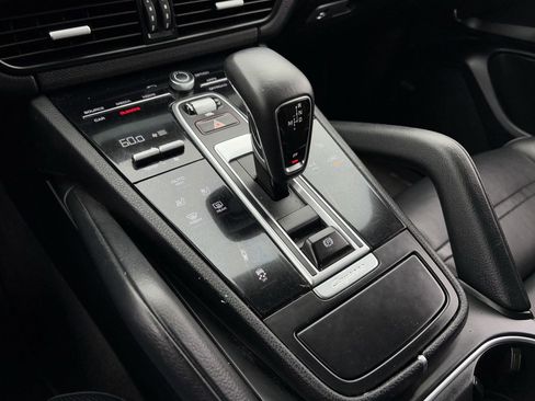 Used 2020 Porsche Cayenne image 19