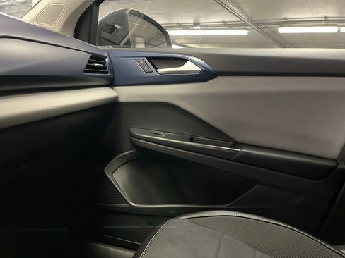 Used 2023 Volkswagen Taos SE w/ Panoramic Sunroof Package AWD/4WD image 31