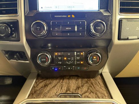 Used 2019 Ford F250 Lariat w/ Tow Technology Bundle AWD/4WD image 18