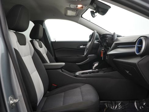 Used 2024 Chevrolet Trax LS w/ LS Convenience Package image 11