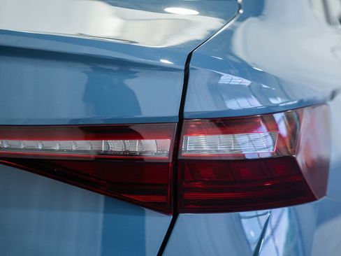 Used 2025 Volkswagen Jetta SE FWD image 6