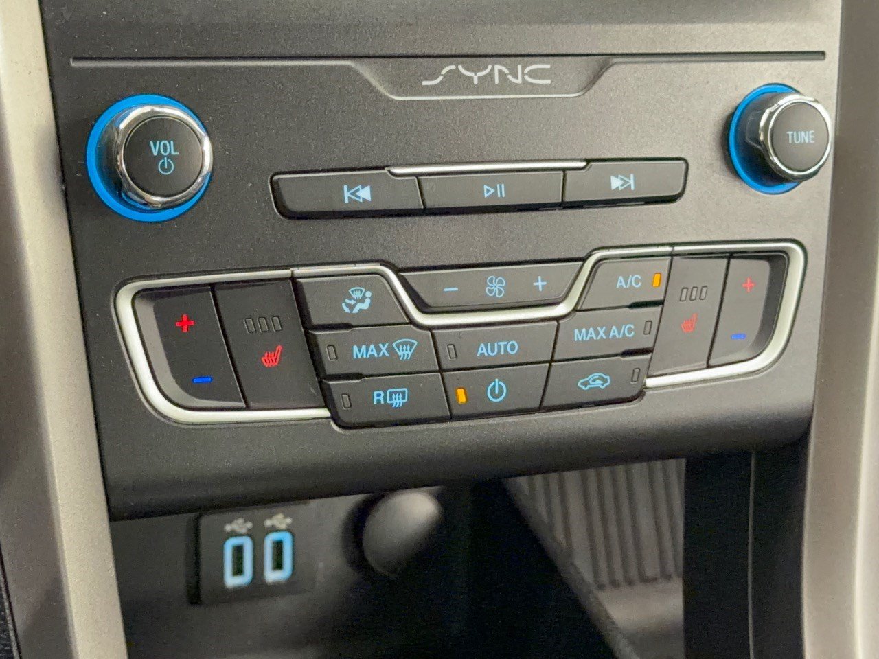 Used 2020 Ford Fusion SE AWD/4WD image 22