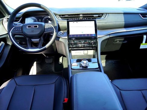 New 2025 Jeep Grand Cherokee L Limited image 24