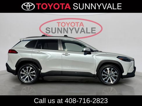 Used 2023 Toyota Corolla Cross XLE image 10