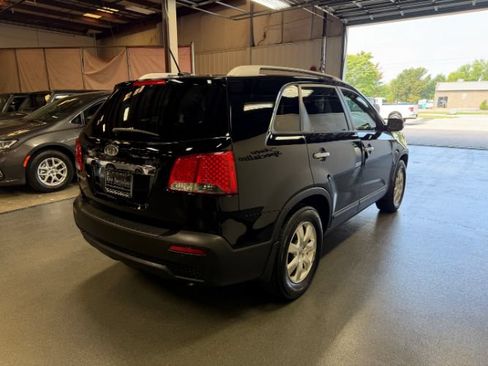 Used 2013 Kia Sorento LX w/ Convenience Pkg FWD image 3
