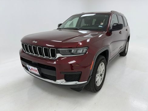 Used 2023 Jeep Grand Cherokee L Laredo image 4