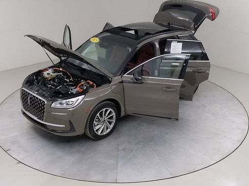 Used 2025 Lincoln Corsair Grand Touring w/ Towing Package image 56