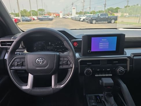 Used 2025 Toyota Tacoma TRD Off-Road AWD/4WD image 12