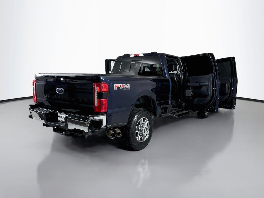 Used 2024 Ford F350 Lariat w/ FX4 Off-Road Package AWD/4WD image 31