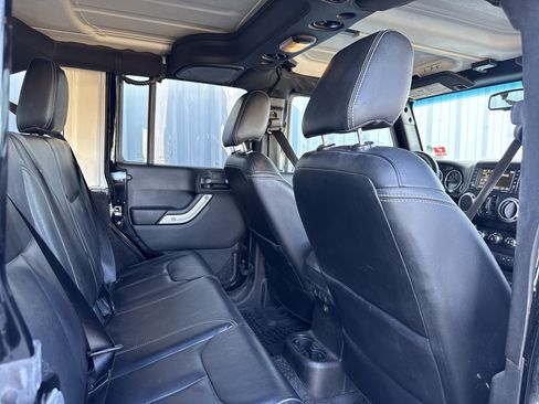 Used 2018 Jeep Wrangler Unlimited Sahara w/ Connectivity Group image 42