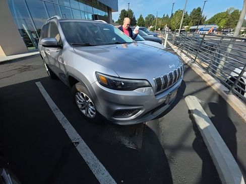 Used 2020 Jeep Cherokee Latitude w/ Cold Weather Group AWD/4WD image 1