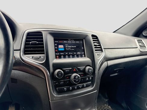 Used 2018 Jeep Grand Cherokee Laredo AWD/4WD image 13