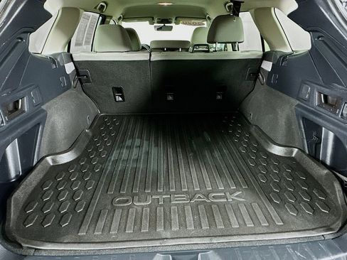 Used 2020 Subaru Outback Premium image 31