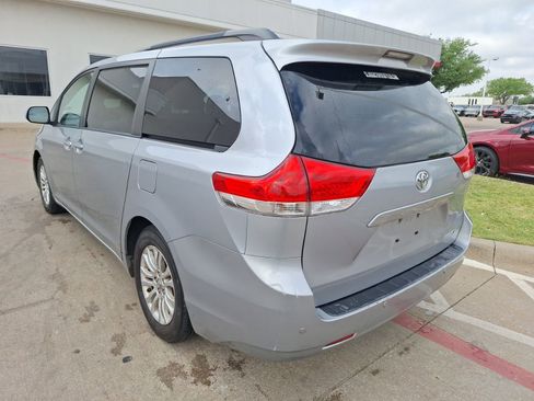 Used 2014 Toyota Sienna XLE image 4