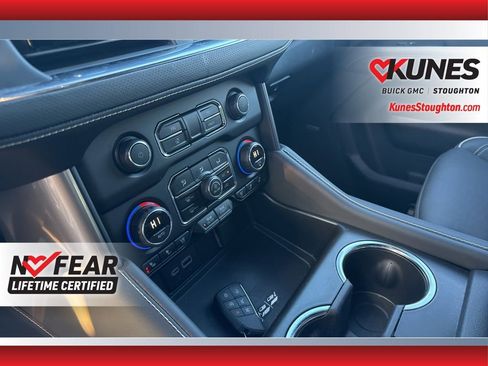 Used 2024 Chevrolet Suburban Premier image 27