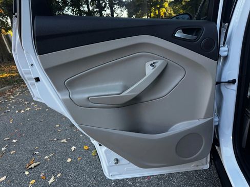 Used 2017 Ford Escape Titanium image 8