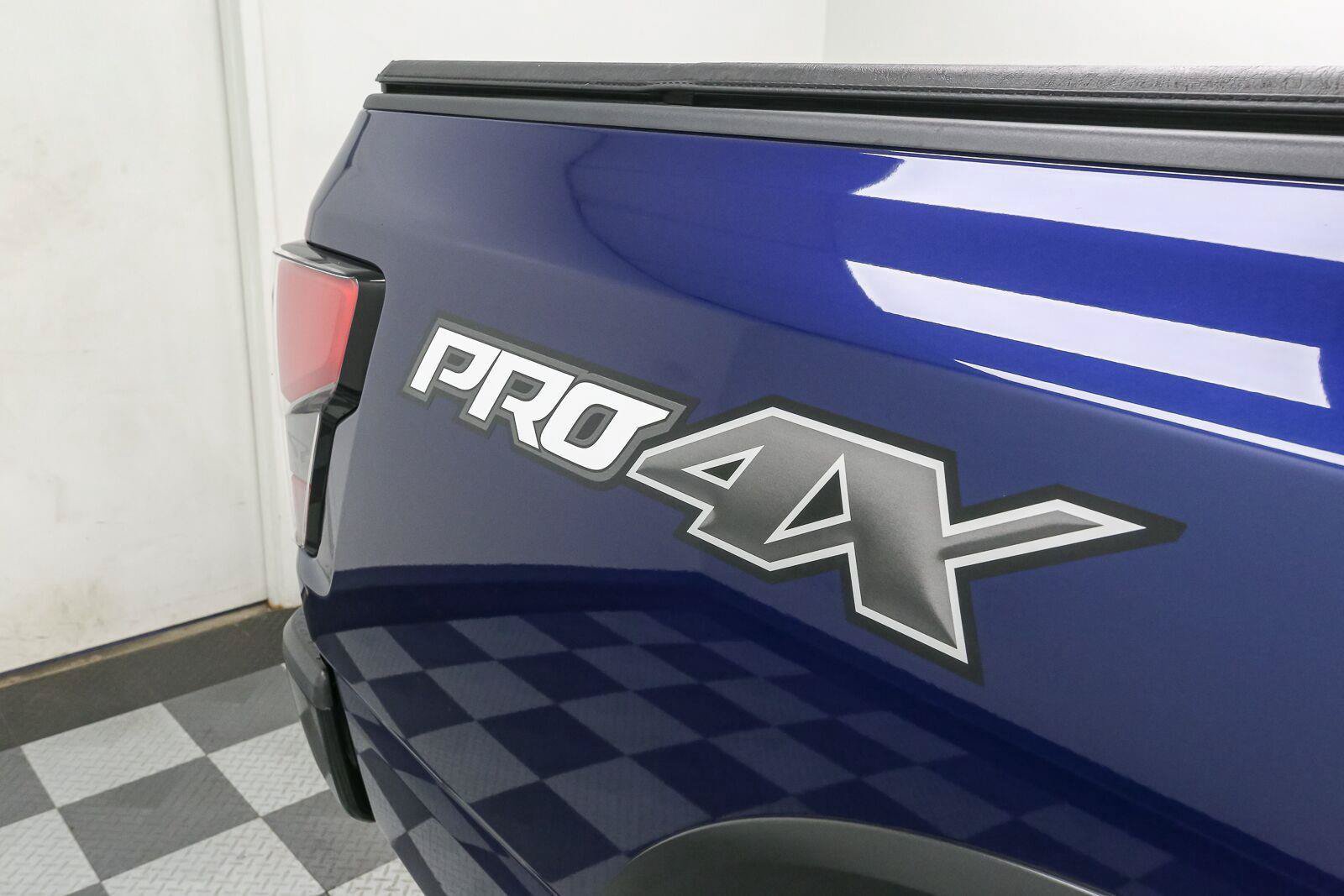 Used 2021 Nissan Titan PRO-4X w/ Pro-4x Convenience Package AWD/4WD image 8
