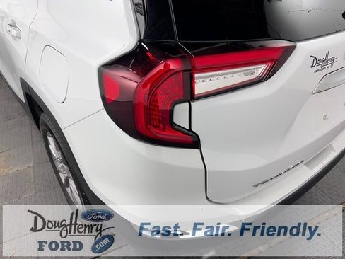 Used 2024 GMC Terrain SLT image 12