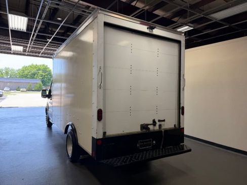 Used 2022 Ford Transit 350 DRW RWD image 3