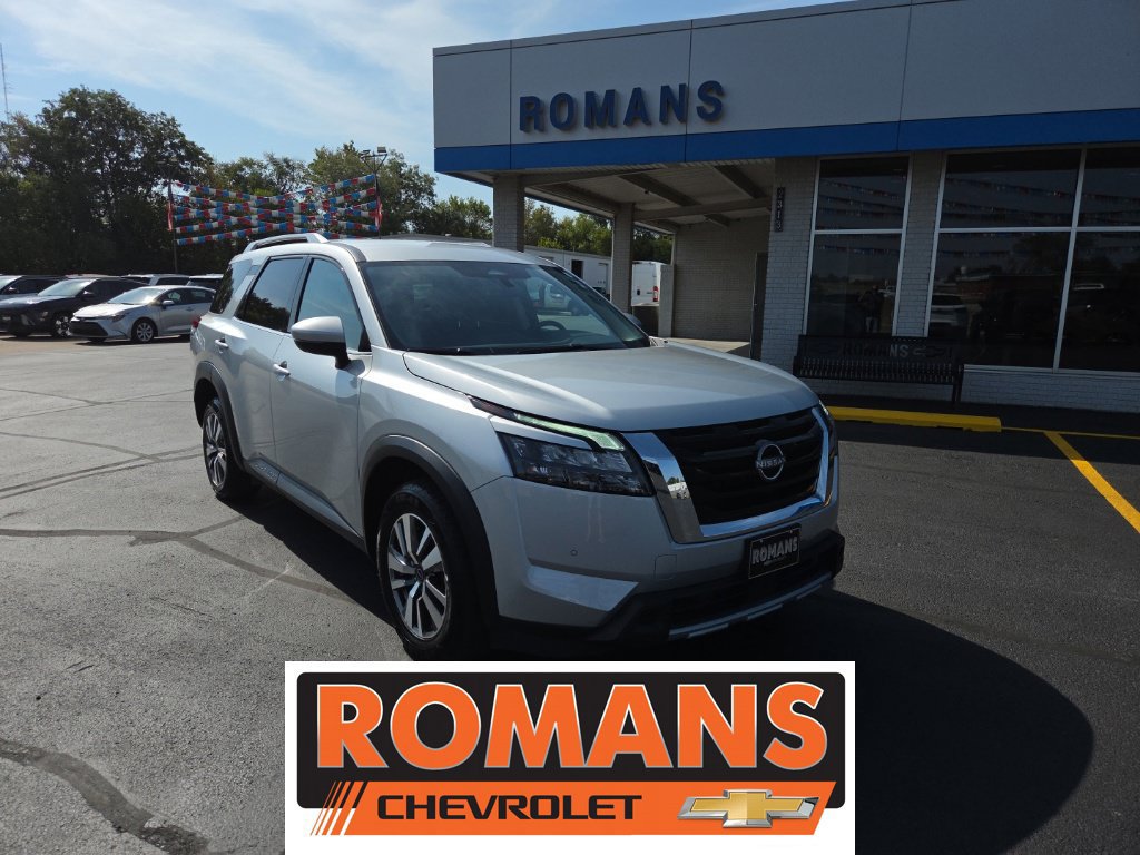 Used 2025 Nissan Pathfinder SL AWD/4WD image 1
