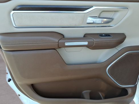 Used 2021 RAM 1500 Laramie AWD/4WD image 9