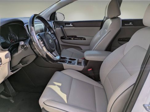 Used 2020 Kia Sportage EX w/ EX Technology Package FWD image 19