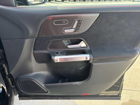 Used 2025 Mercedes-Benz GLB 250 GLB 250 image 14