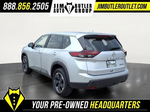 Used 2024 Nissan Rogue SV AWD/4WD image 2