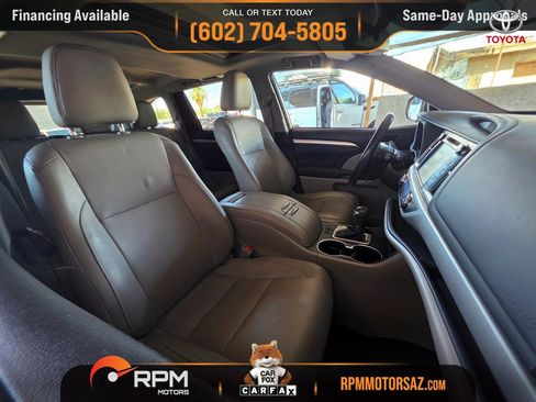 Used 2017 Toyota Highlander XLE w/ Carpet Mat Package FWD image 18
