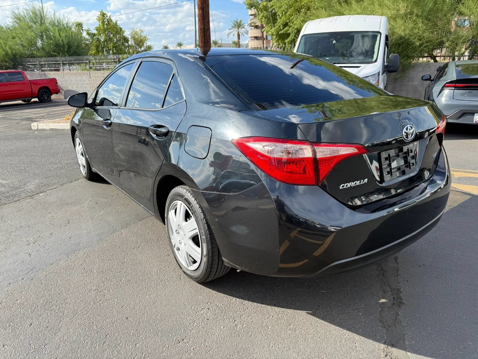 Used 2018 Toyota Corolla LE FWD image 7