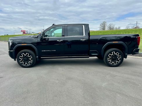 Used 2025 GMC Sierra 2500 Denali Ultimate image 8