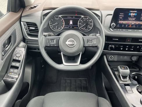 Used 2023 Nissan Rogue S AWD/4WD image 17