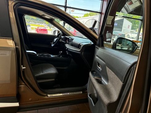 Used 2025 Nissan Kicks SV w/ Illumination Package FWD image 33