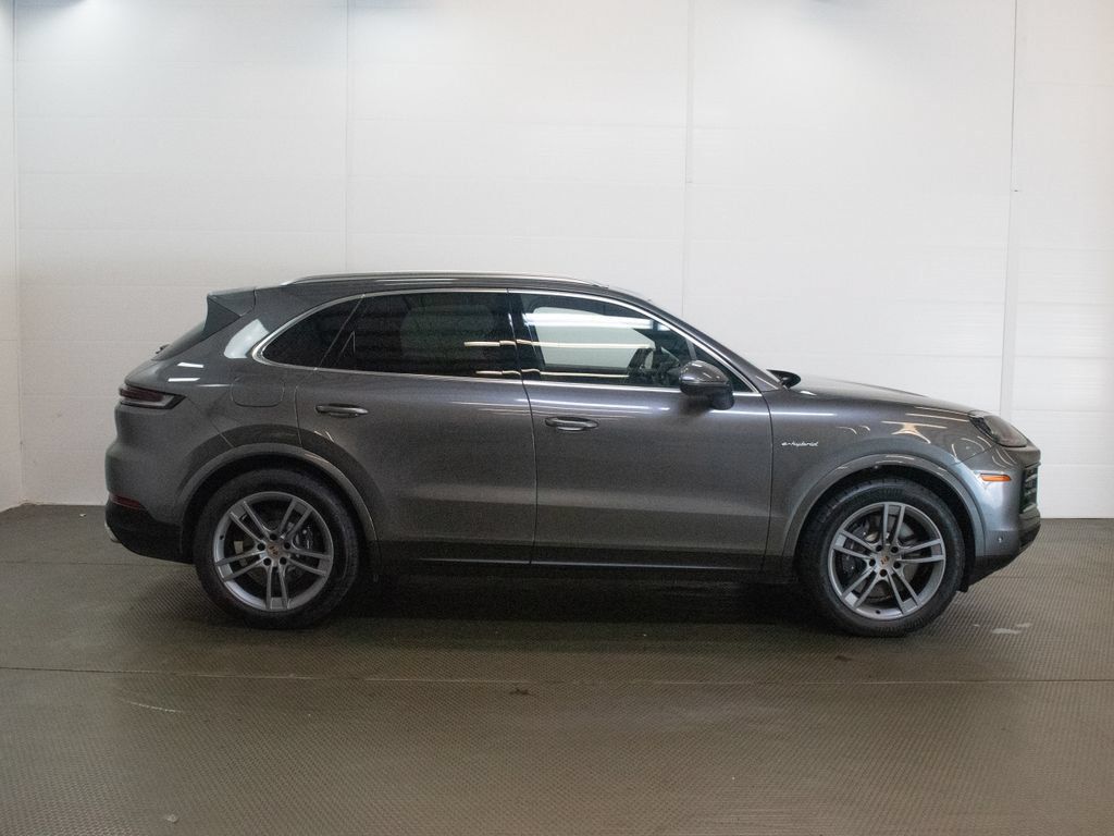 Certified 2026 Porsche Cayenne S AWD/4WD image 9