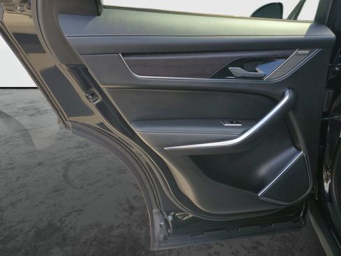 Used 2024 Jaguar F-PACE R-Dynamic S image 15