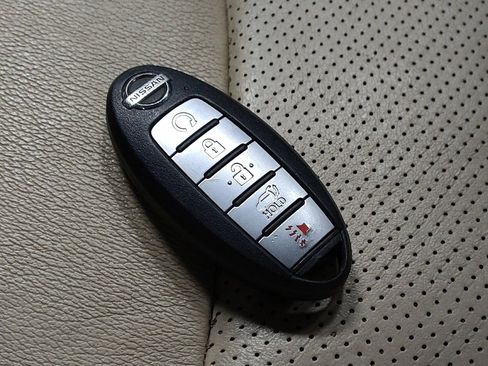 Used 2020 Nissan Pathfinder Platinum FWD image 32